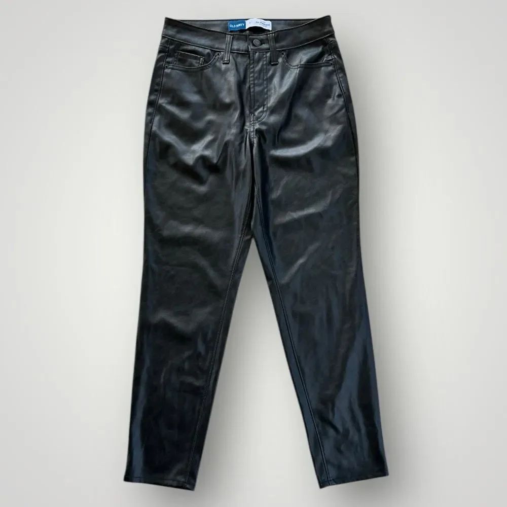 🎉5 for $45🎉 Old Navy faux leather pants size 4